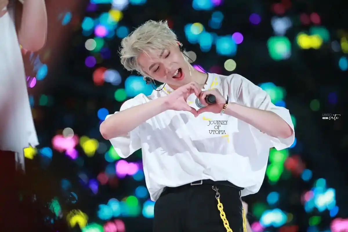 明天醒来要吃到文哥的饭饭!#刘耀文 #银发 #神图 #饭拍  - 抖音