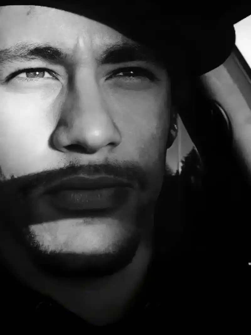 这男人味简直要溢屏了!老婆们来领图咯! 今天来一波黑白酷照  - 抖音