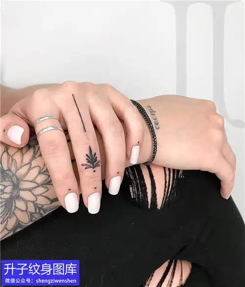 手指小清新直线纹身图案