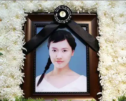 蓝色生死恋中的小童星一个已经去世差点被截肢的她现在这样