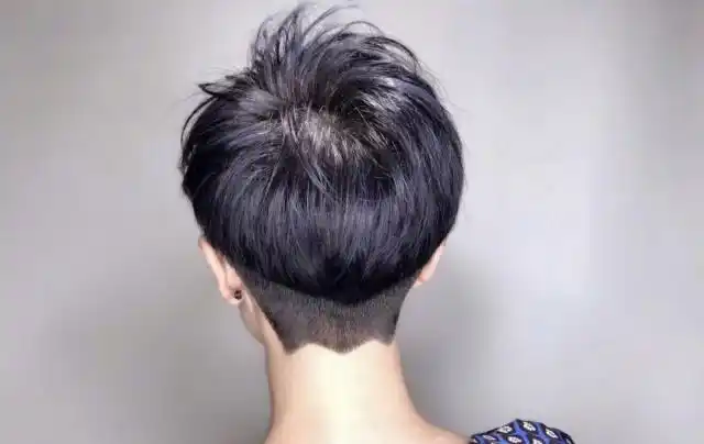 初夏剪"剃后脖"短发,好看到爆,关键还超级减龄!