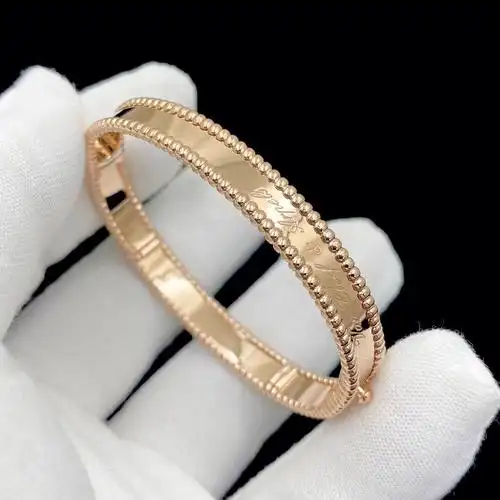 vca签字手镯梵克雅宝