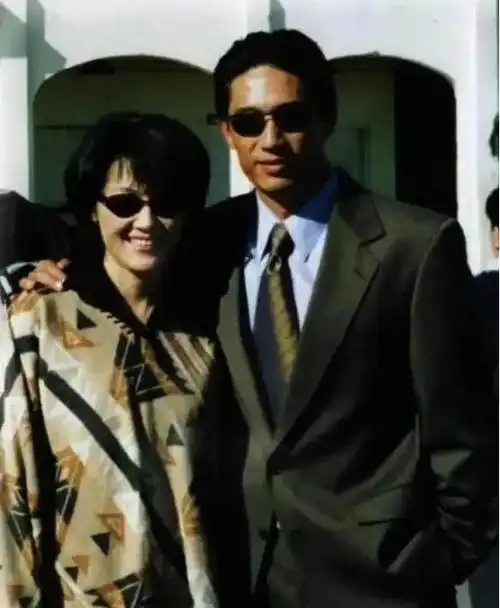 王姬:嫁初恋高峰,儿女双全,风光背后有泪点