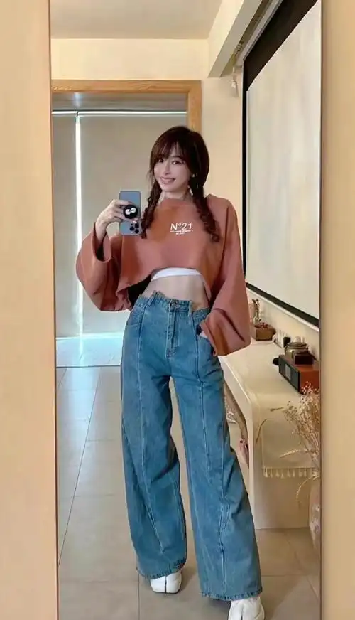 王心凌马甲线好绝