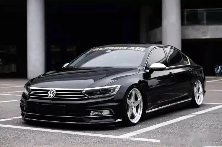 大学生花一年改装他的大众迈腾趴下之后的商务范可还行