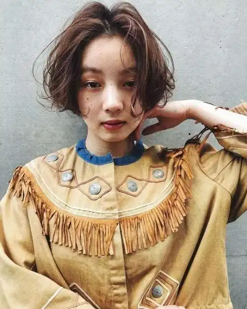 热烫和冷烫的区别,冷烫和热烫的区别和优缺点(爱烫发的女生了解一下)