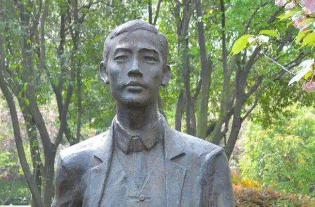 1946年蒋介石密令炸开汪精卫墓尸体意外未腐口袋藏有3寸纸条