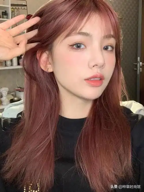 巨显白巨好看|妆容|粉色|挑染|卷发|短发_网易订阅