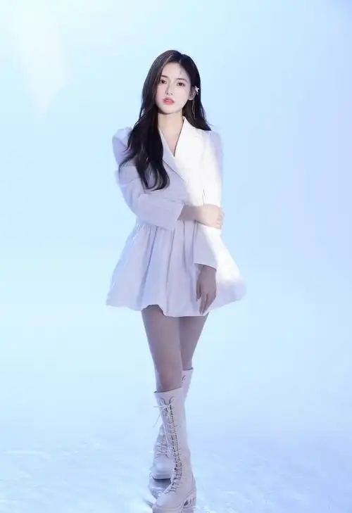 美图赏析秀色可餐的20张4k高清无水印手机壁纸美女照片二