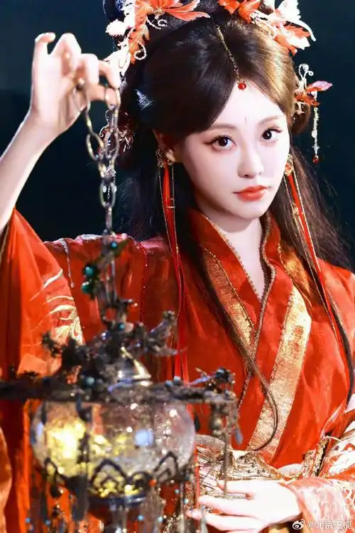 祝绪丹红衣古装国风氛围感