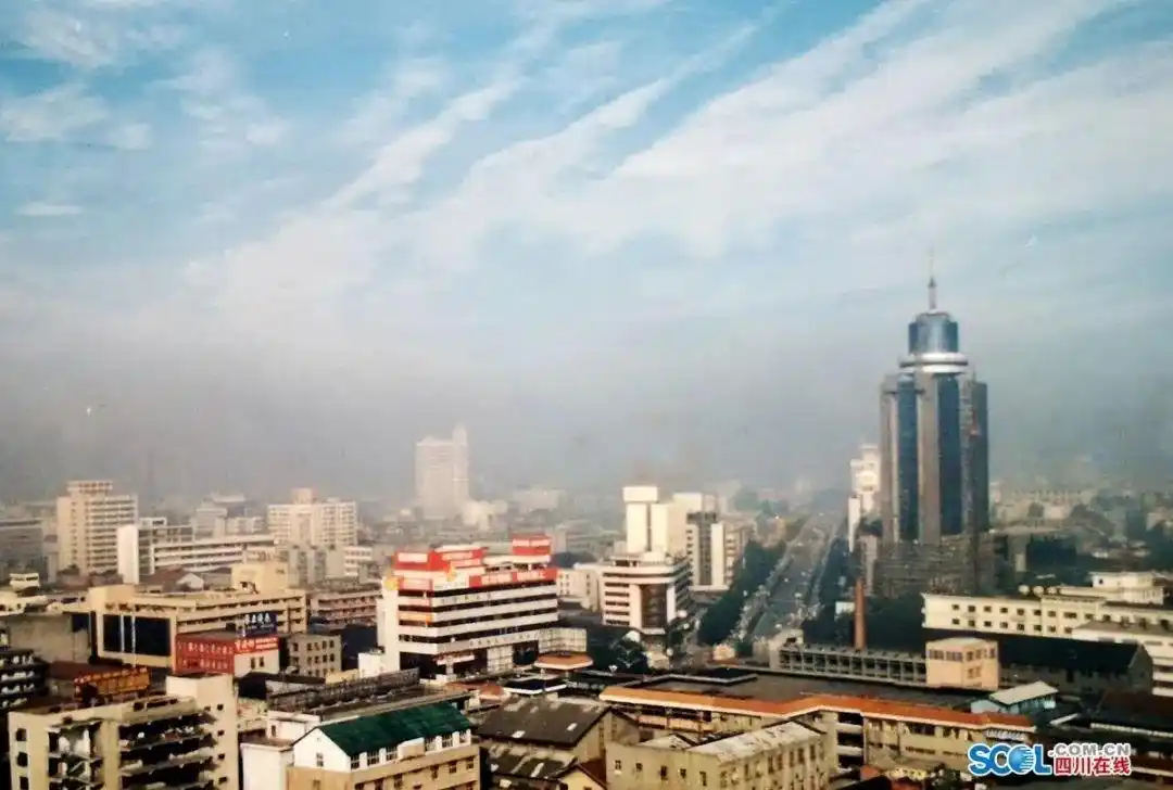 一张老照片看成都快速发展的变化