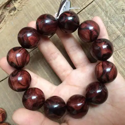 机械 包装:纸盒包装 产地:福建 加印logo:不可以 【品名】 紫檀柳手串