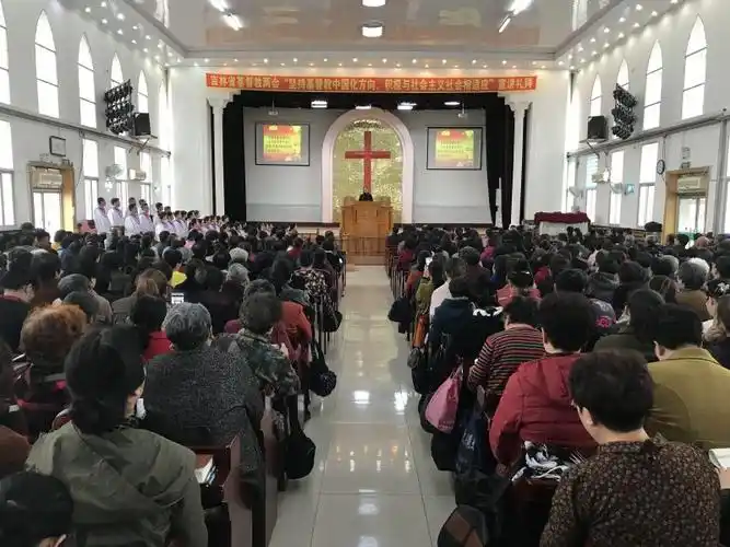 任大中牧师主持;孙玲牧师代祷;刘兴刚牧师宣读倡议书;杨洋牧师讲道