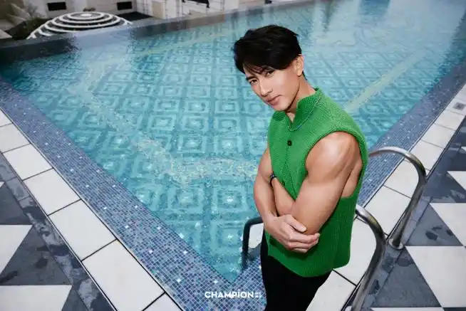 "文莱王子"吴尊2024#champion二月刊封面#来咯～好爱这个白色背心look