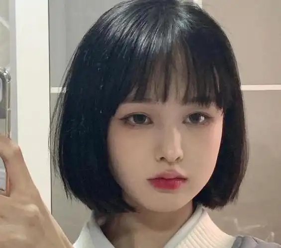 谁说"圆脸"不能剪短发?这4款日系短发,显脸小又可爱好看