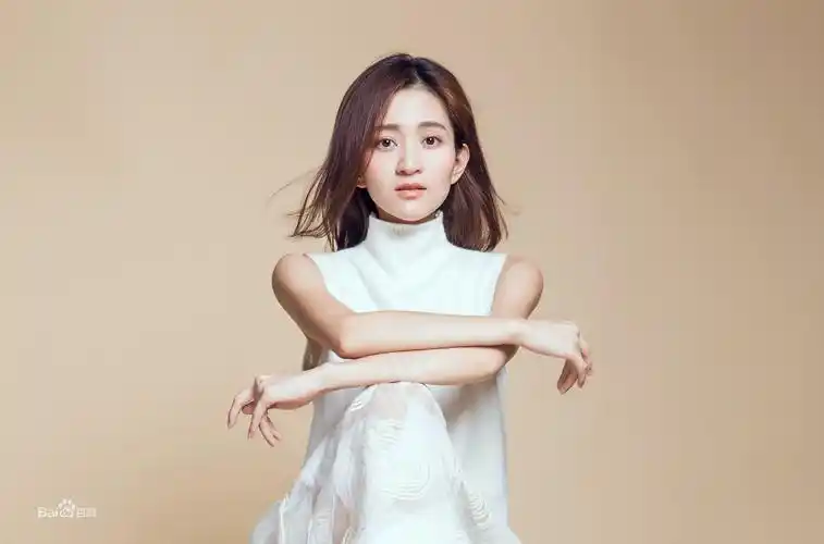 图集张慧,3月13日出生于山东省菏泽市,毕业于山东艺术学院戏剧学院05