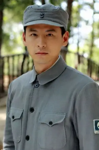 《裂变》在北京杀青,该剧主要讲述的是钱泳辰饰演的主人公董海文从一