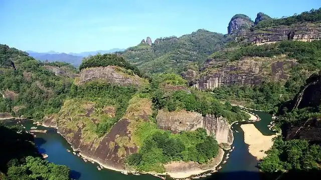 福建夏季适合去的山,是风景旅游区和避暑胜地,属典型的丹霞地貌