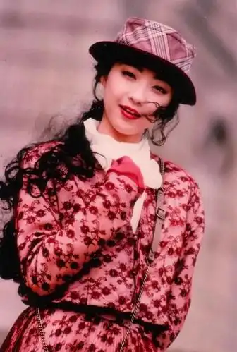 chan) /i>,1965年7月28日出生于香港,中国香港女歌手