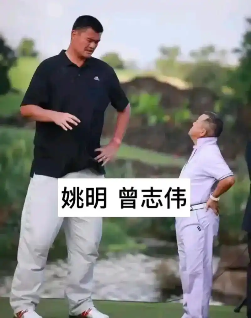 曾志伟去姚明家,因为姚明家特制的门,门镜高,敲了好几次门都没有人开