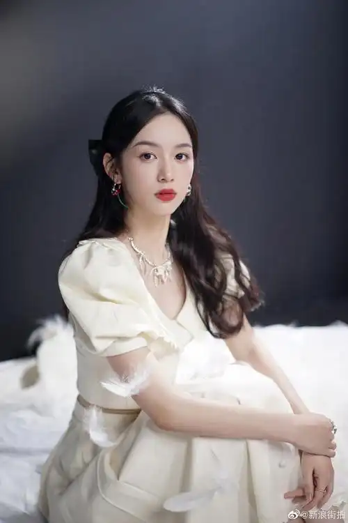 周也超话#周也直播生图#今天是温柔漂亮的白天鹅