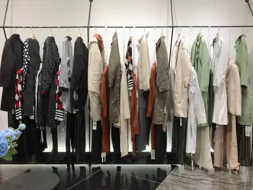 车轱辘秋冬装广州特色休闲品牌女装折扣库存尾货批发货源直播实体店