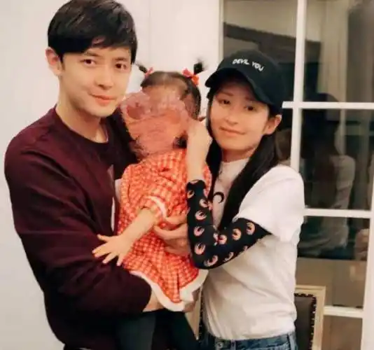 颖儿庆祝结婚两周年,与付辛博贴脸自拍撒狗粮,海岛婚纱照太浪漫_婚礼