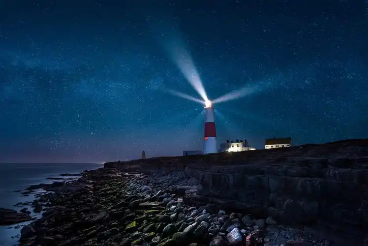 星空下的灯塔