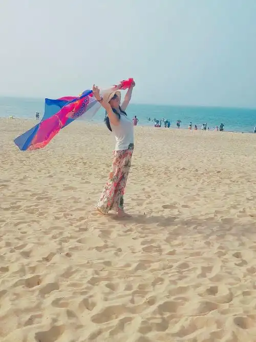 中国大妈照相必备——丝巾秀