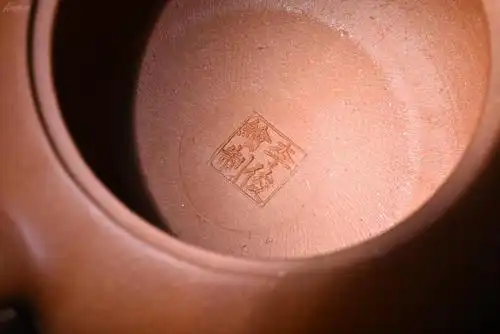 (208)紫砂壶《手工壶》宜兴出品紫砂茶壶一件,工艺美术员李俊全新手工