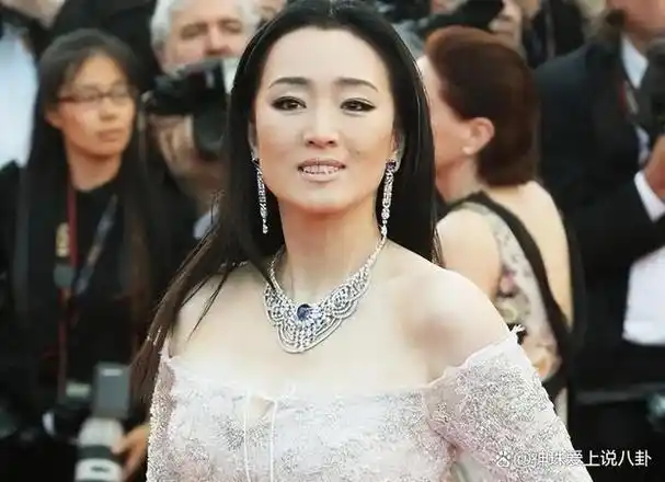 58岁巩俐近照惊呆网友胖到快200斤嫁71岁外国老公后