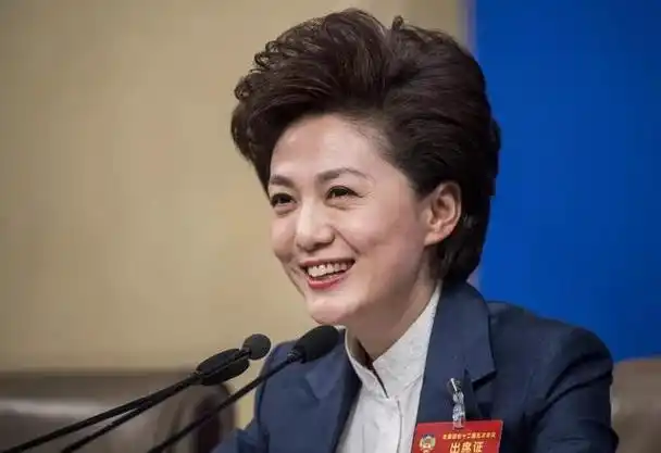 宝晓峰被下放到其他节目,央视新闻主播出镜率调整,海霞顺利升职