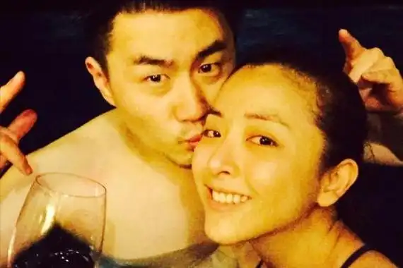 回顾"傻姑"黄小蕾:5岁单亲18岁入北影,和老公相识38天定终身