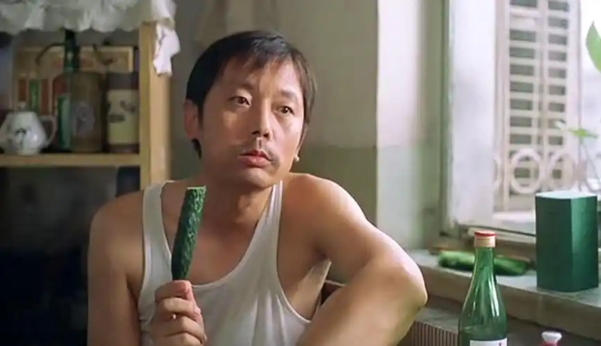 葛优演技绝了吃黄瓜吃出中年人的落寞说透男人中年危机的电影