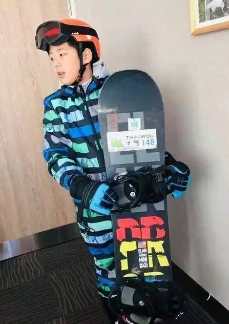 原创"石头"长大了,为庆祝爸爸生日,并晒出和爸爸的照片_郭子睿_时候