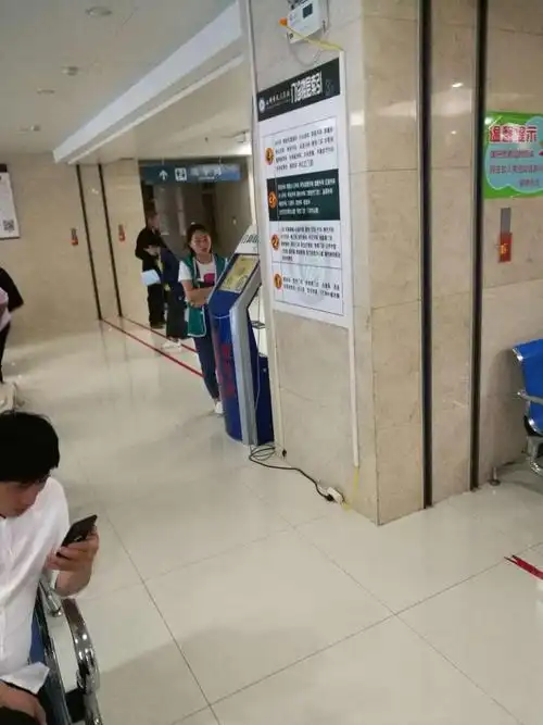 池州市人民医院,取号机坏了,反应能不能快点(已回复)