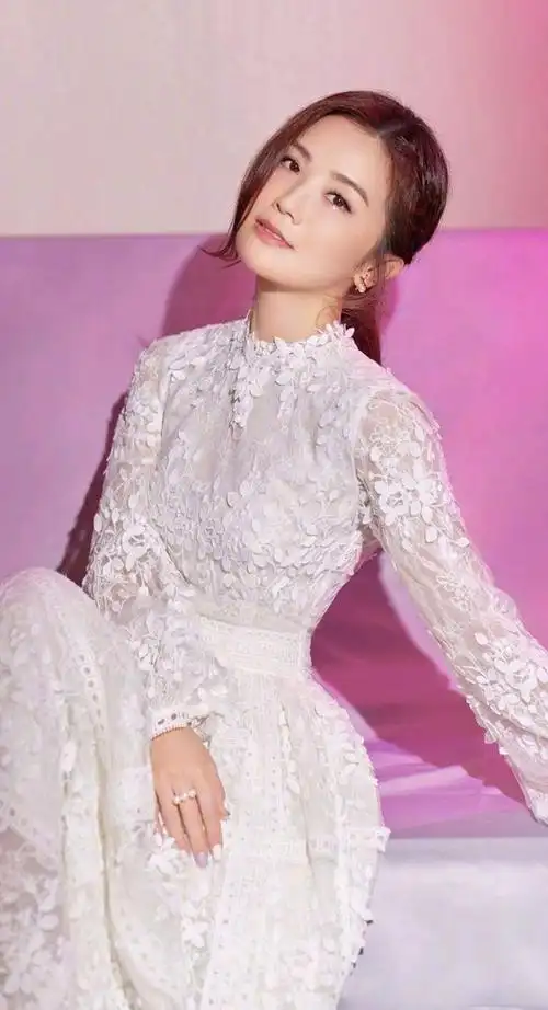 蔡卓妍图集妍姿俏丽皎如秋月