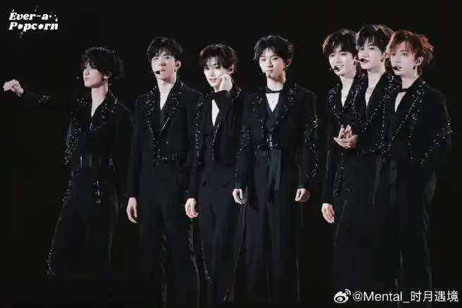 时代少年团壁纸#tnt商城优惠季,集齐七颗金币即可兑换好礼!