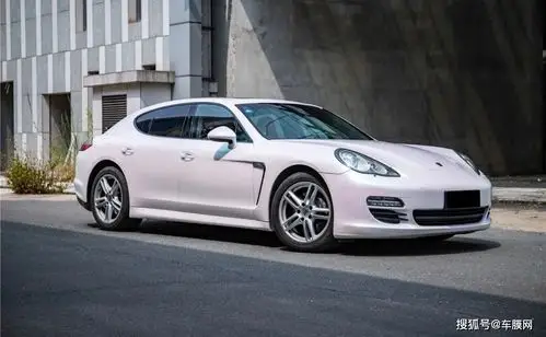 保时捷帕拉梅拉贵族尊享亮面曙光白改色膜效果图