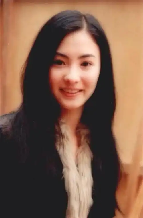 张柏芝学生时期证件照曝光清秀灵动高颜值获赞