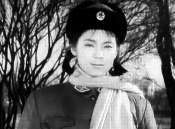 演员刘尚娴:因《英雄儿女》走红,嫁初恋丈夫生一子,现状如何