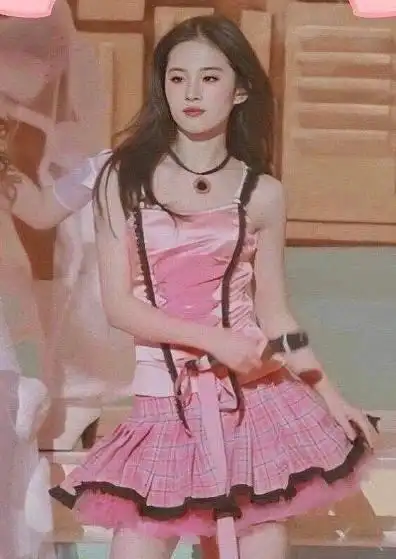 刘亦菲跳舞也太帅了,你说这是韩国女团我也信啊