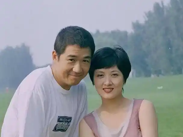 越低调,越出人意料,细看张国立与邓婕资产,才知什么是人生赢家