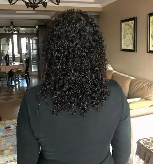 5060岁的女人烫发避开老年款按照以下流行款来烫减龄