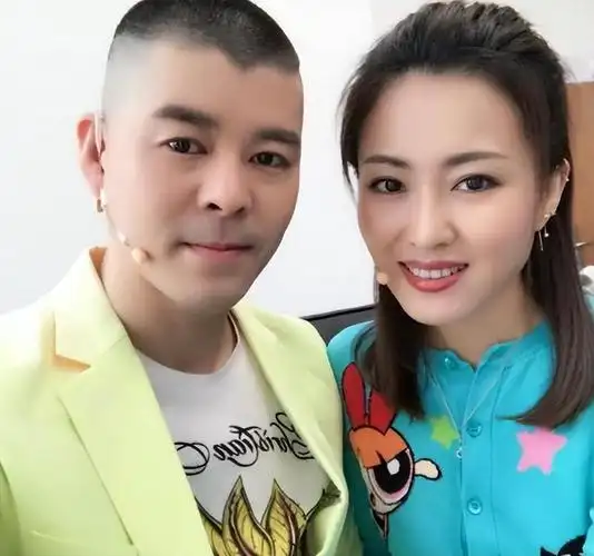 回顾赵本山徒弟夫妻对比王小虎老婆漂亮大鹏夫妻很般配