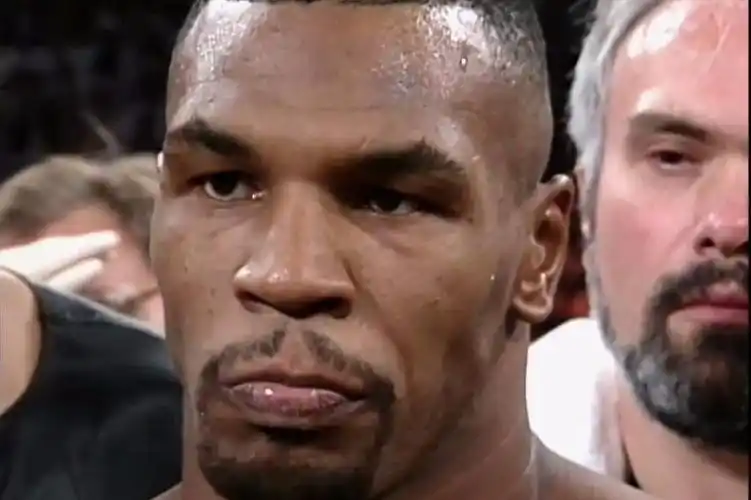 泰森的眼神最可怕充满杀气