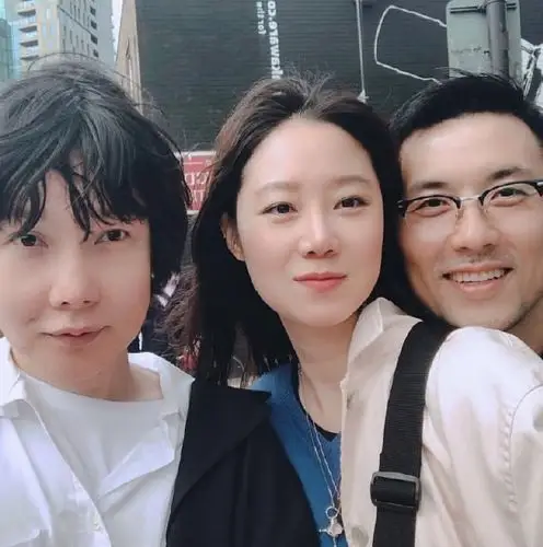 孔孝真全身套在渔网里渔网是海边捡的吗还挺有高级感