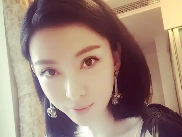 薛之谦前妻高磊鑫美艳生活照