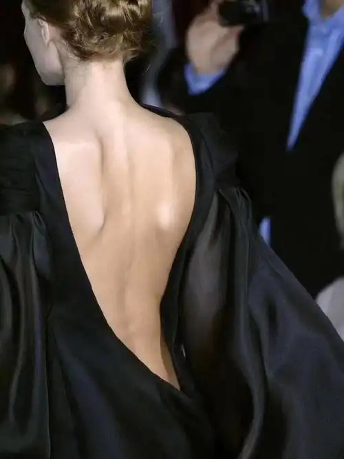 【素人美人背修炼小tips】00吊带美背系列,帮素人_圈子-新氧美容