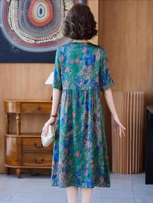 新款中年妈妈2024年显瘦裙子夏季桑蚕丝气质真丝连衣裙女时尚印